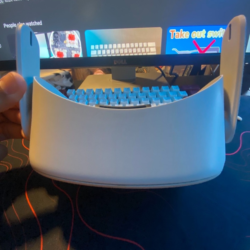 Advanced VR Headset with Controllers - White - Picture 4 of 6